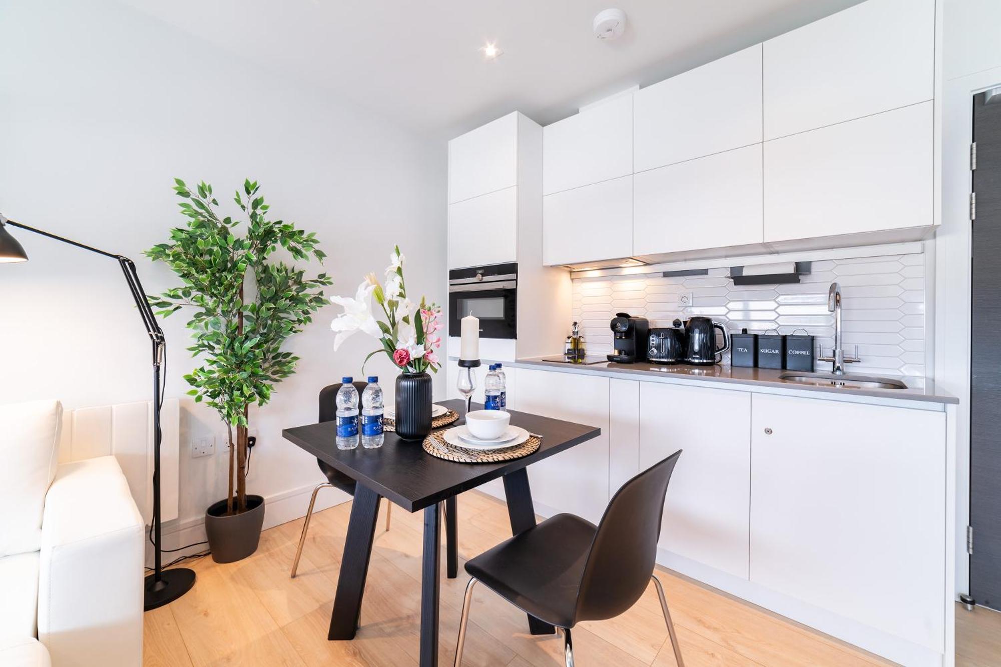Stylish Retreats On Olympic Way Apartment Londra Exterior foto