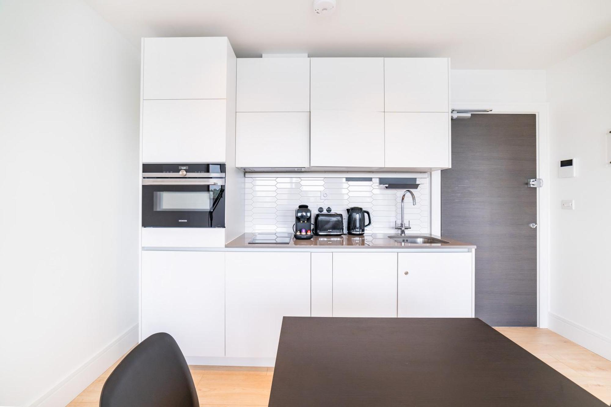 Stylish Retreats On Olympic Way Apartment Londra Exterior foto