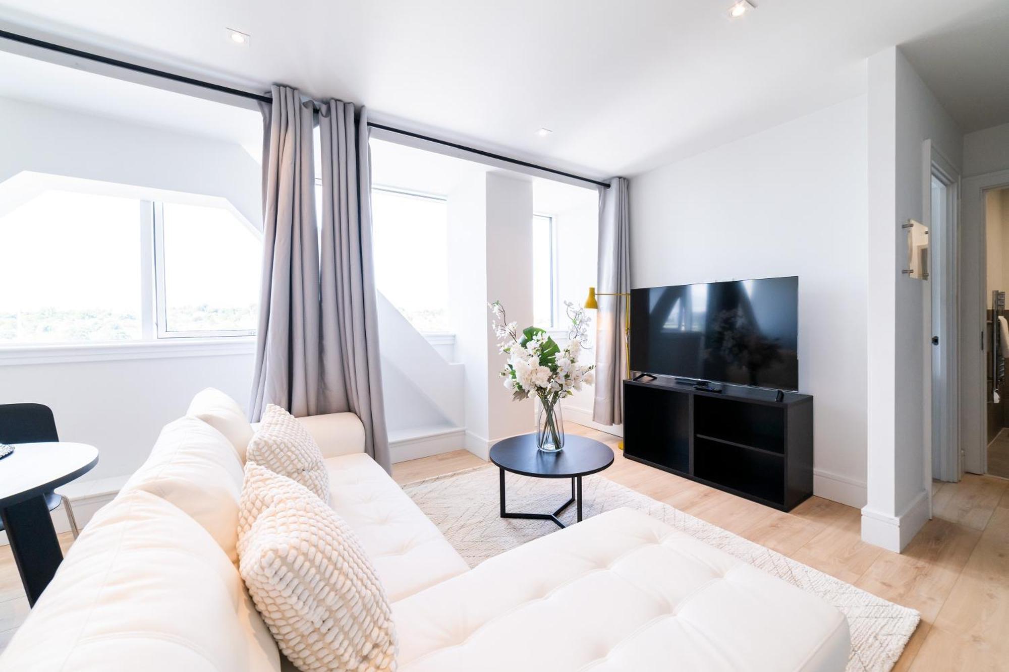 Stylish Retreats On Olympic Way Apartment Londra Exterior foto