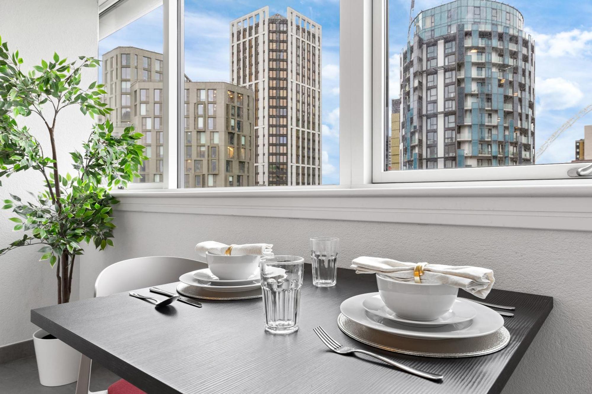 Stylish Retreats On Olympic Way Apartment Londra Exterior foto