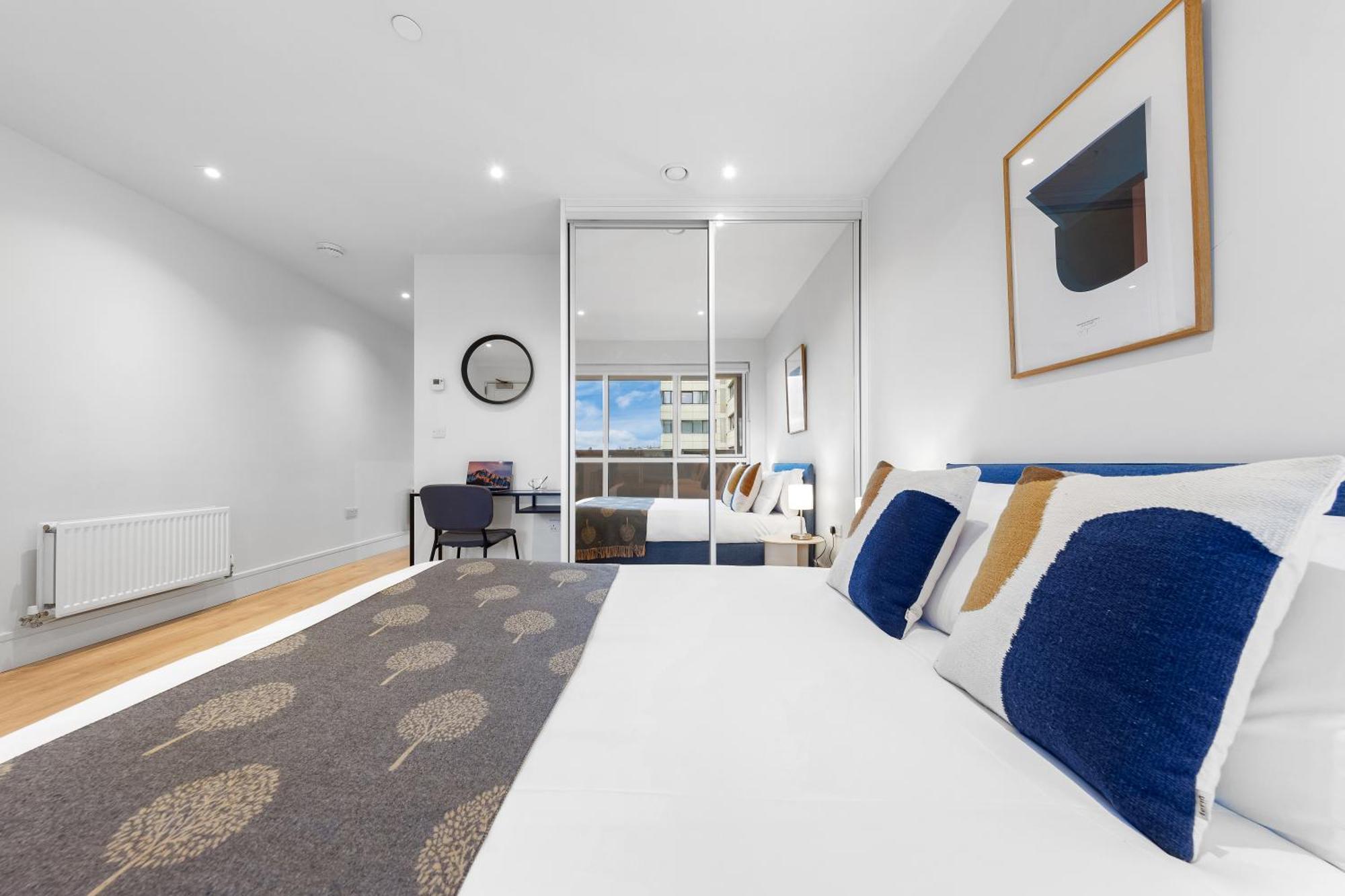Stylish Retreats On Olympic Way Apartment Londra Exterior foto