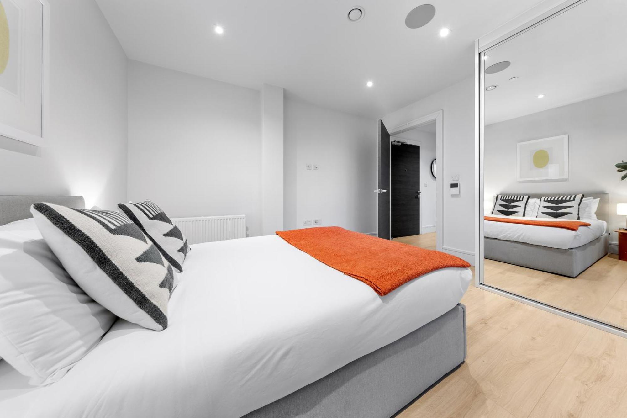 Stylish Retreats On Olympic Way Apartment Londra Exterior foto